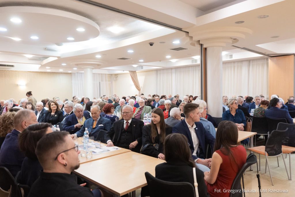 Uroczyste spotkanie noworoczno-jubileuszowe Towarzystwo Przyjaciol Rzeszowa. 30-lecie i 350 wydanie gazety Echo Rzeszowa